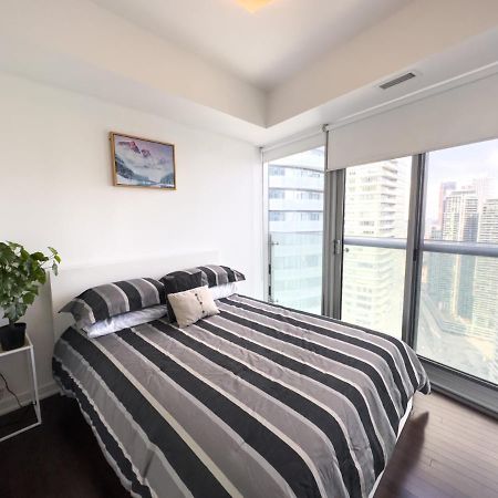 Luxury 2 Bedrooms With Lakeview Cn Tower Entertainment District Rogers Centre Toronto Exterior photo