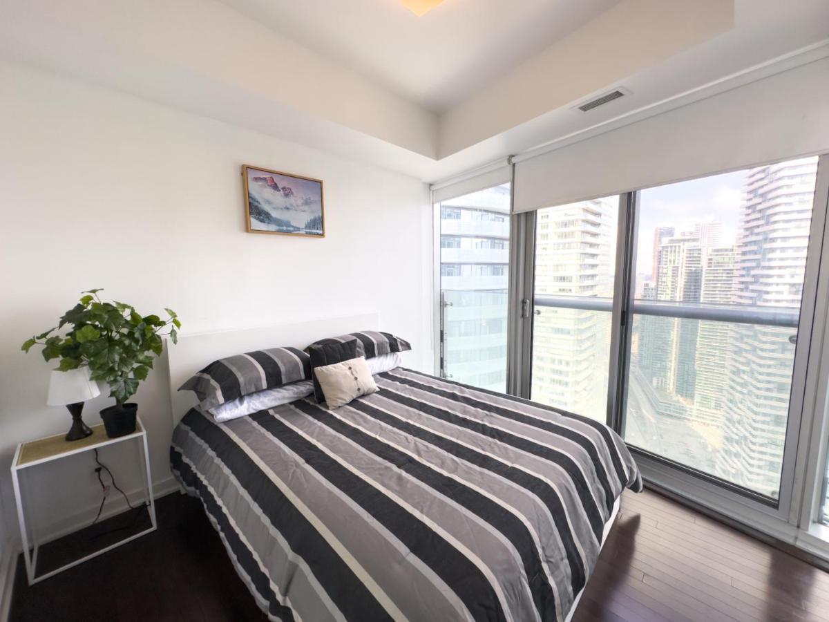 Luxury 2 Bedrooms With Lakeview Cn Tower Entertainment District Rogers Centre Toronto Exterior photo