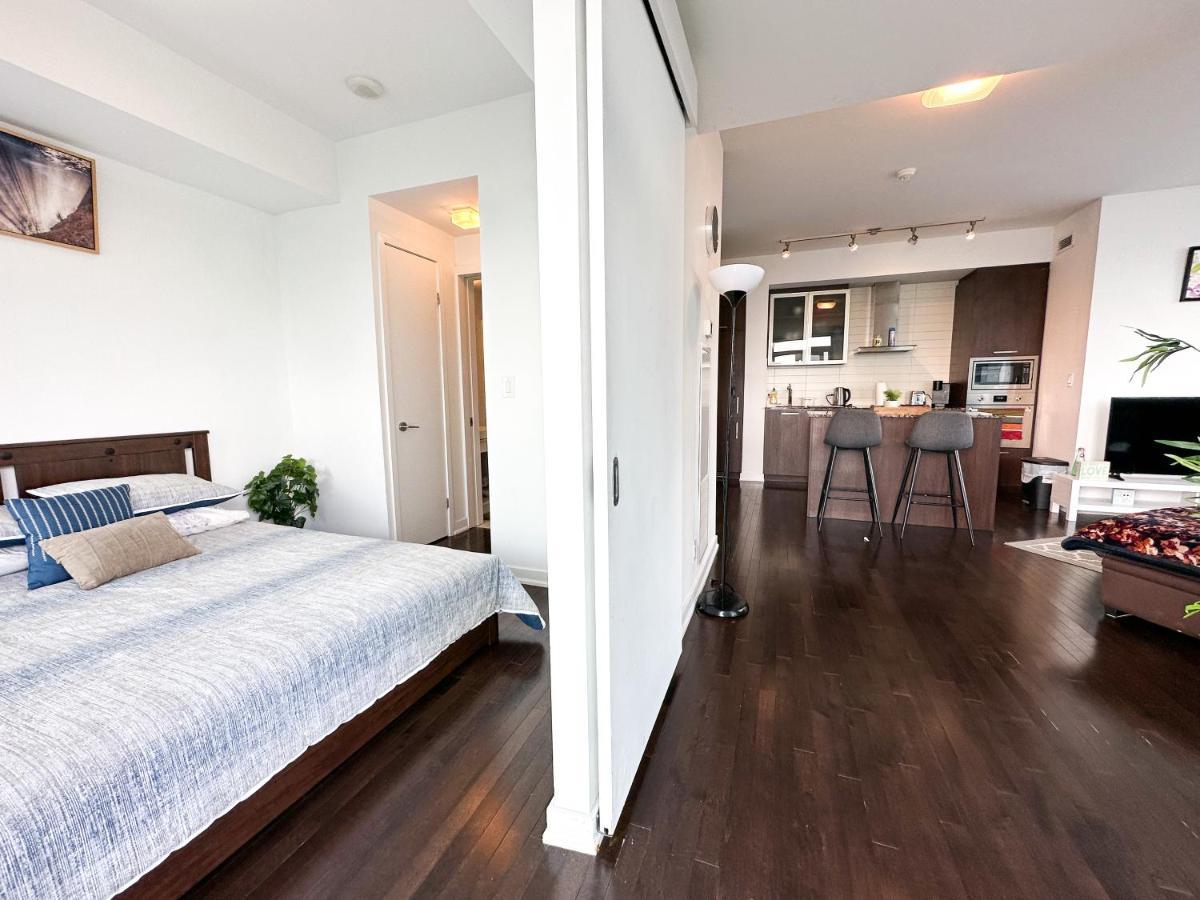 Luxury 2 Bedrooms With Lakeview Cn Tower Entertainment District Rogers Centre Toronto Exterior photo