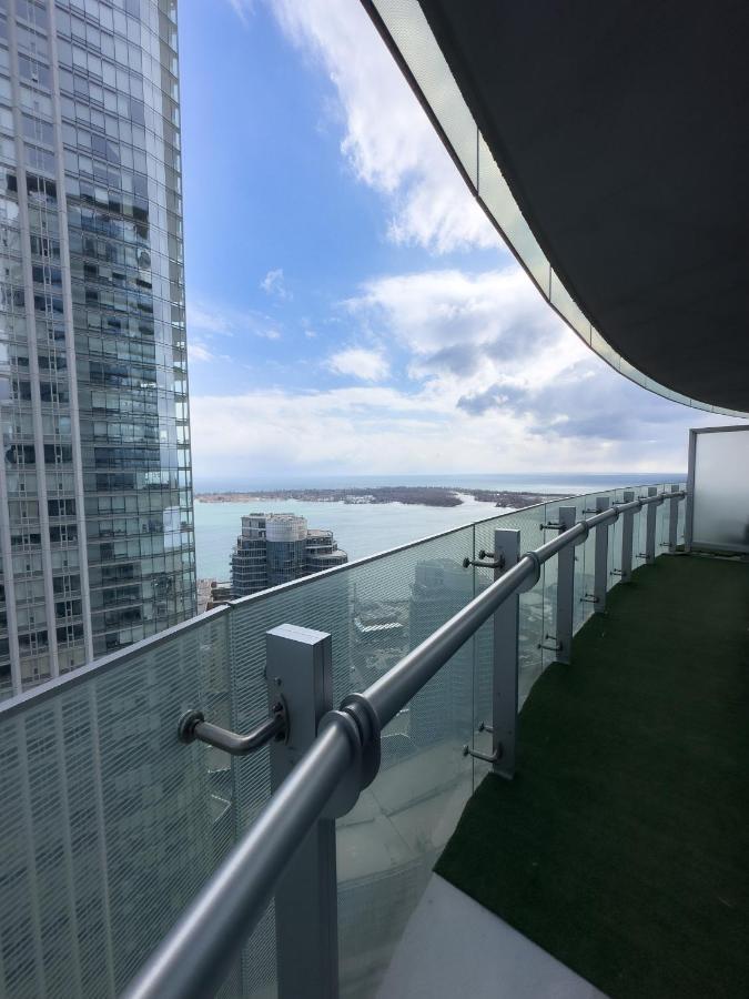 Luxury 2 Bedrooms With Lakeview Cn Tower Entertainment District Rogers Centre Toronto Exterior photo